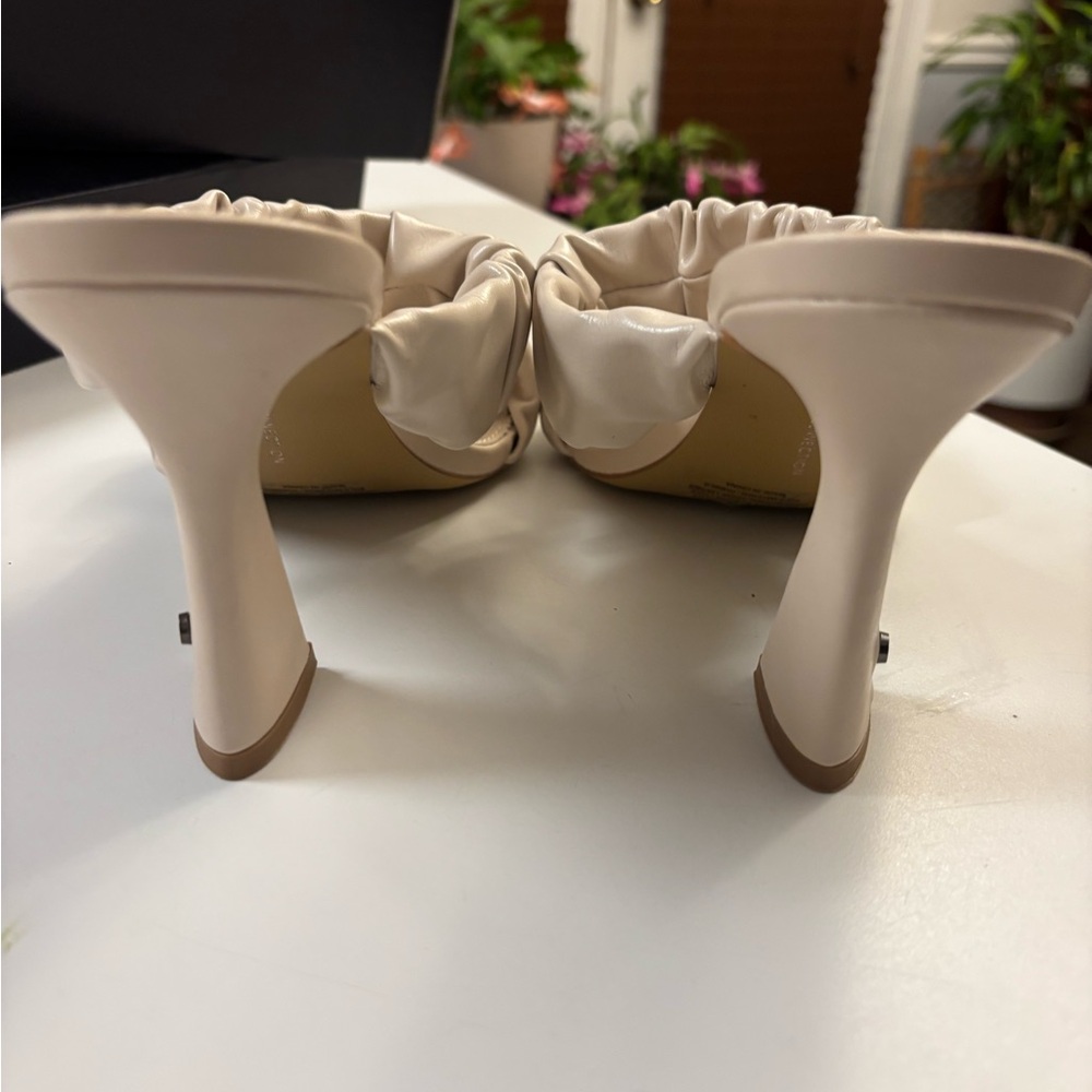 French Connection Women's Ruffle Heels Size 7.5 New With Box - Picture 4 of 9